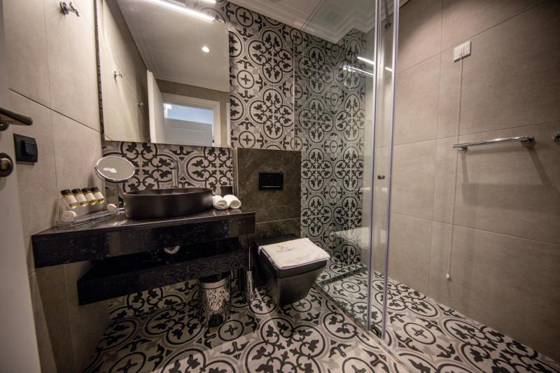 Luxury Studio Apartmant Bathroom